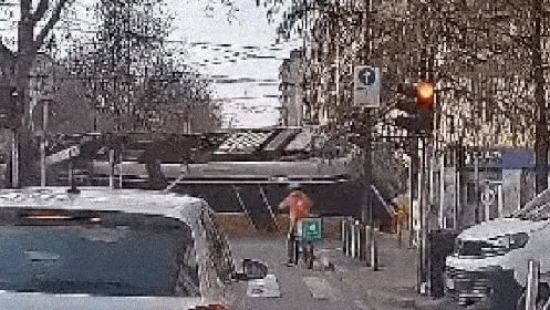 Acidente Impactante: Bonde Desvia de Trajeto e Causa 2 Mortes e 39 Feridos; Assista ao Vídeo do Incidente