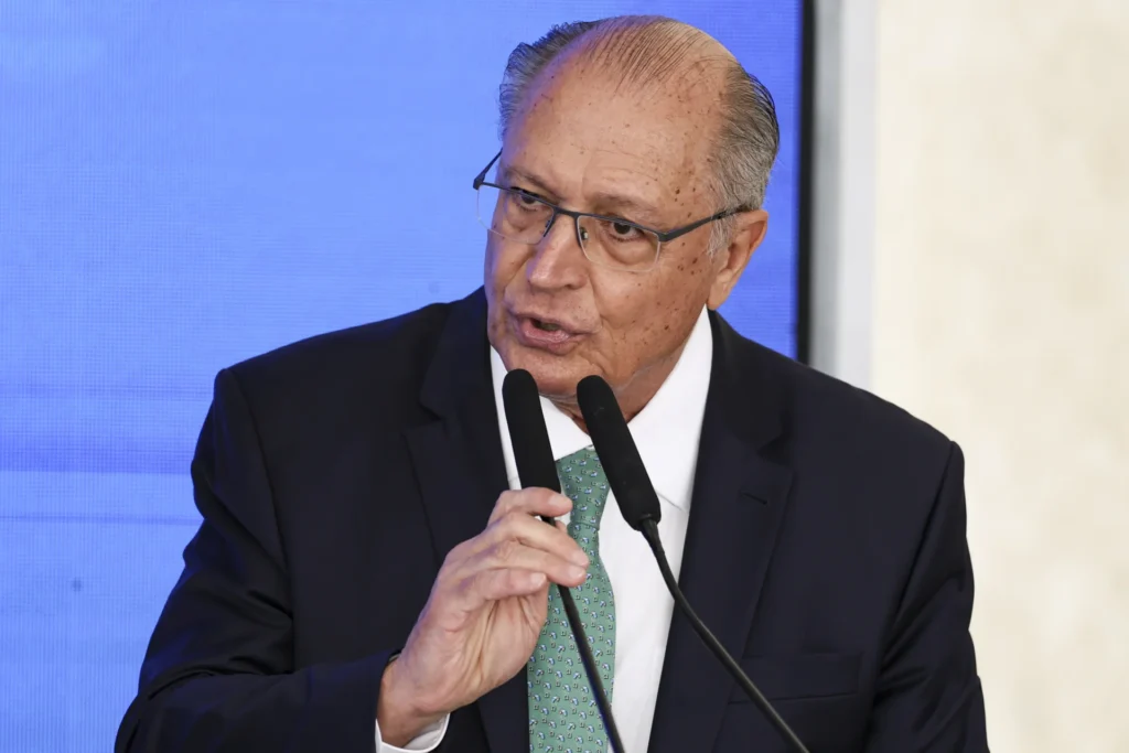 Alckmin Avalia Efeitos do Tarifário de Trump: Impactos Positivos para a Economia Brasileira