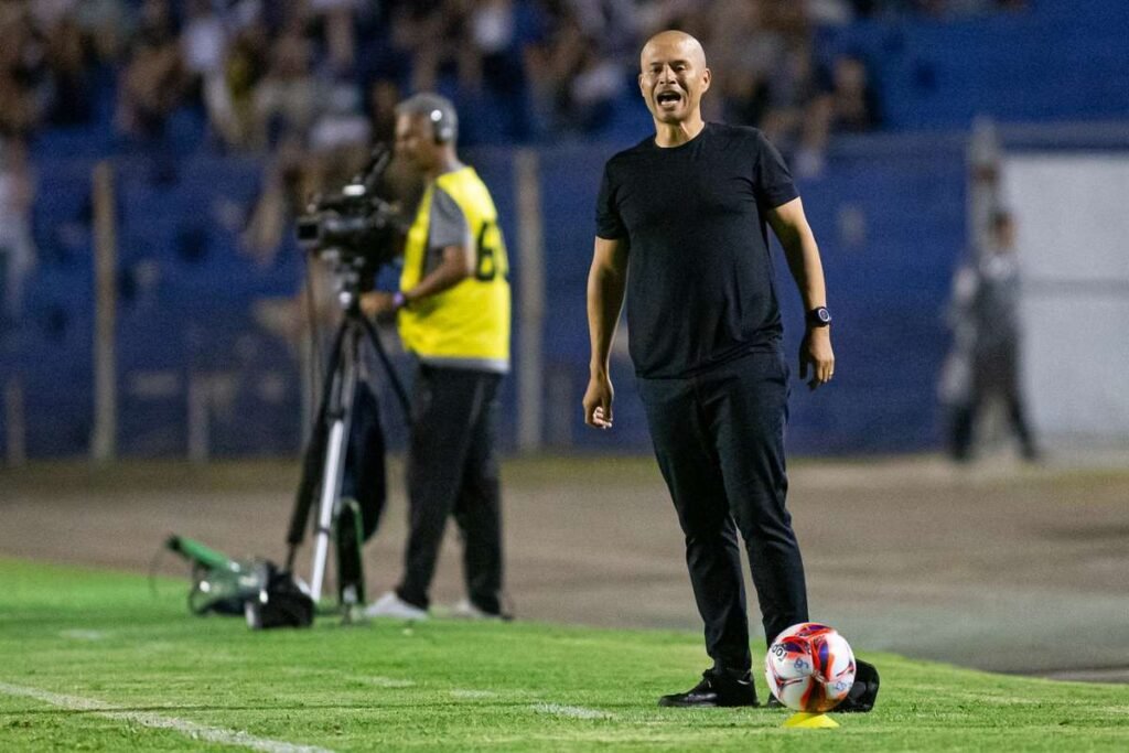 Alex de Souza Assume o Comando do Athletic-MG: Expectativas e Desafios para o Novo Técnico