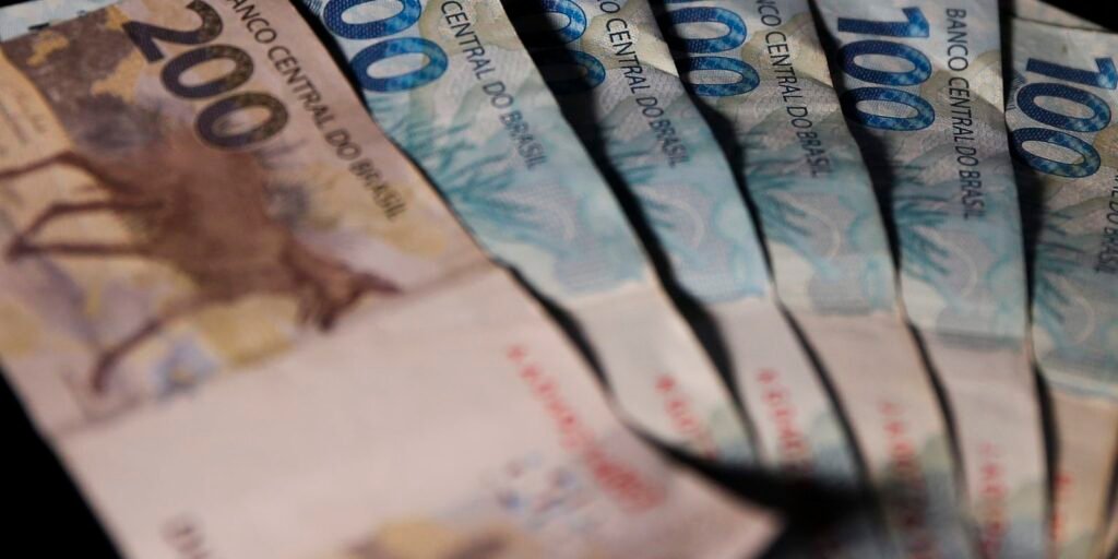 Arrecadação Federal Alcança Recorde Histórico de R$ 325,7 Bilhões em Janeiro, Impulsionando Expectativas Econômicas