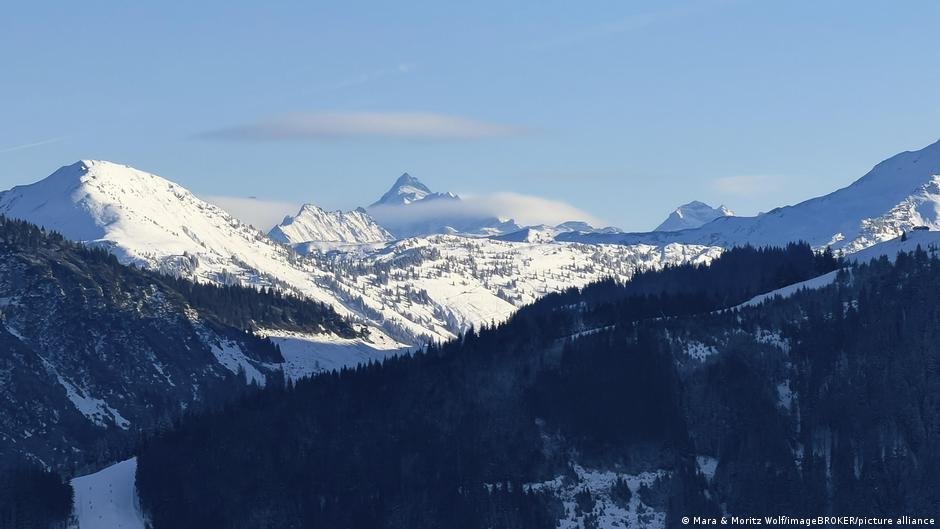 Áustria: Justiça Impõe Pena a Alpinista Após Deixar Namorada Abandonada em Montanha Perigosa