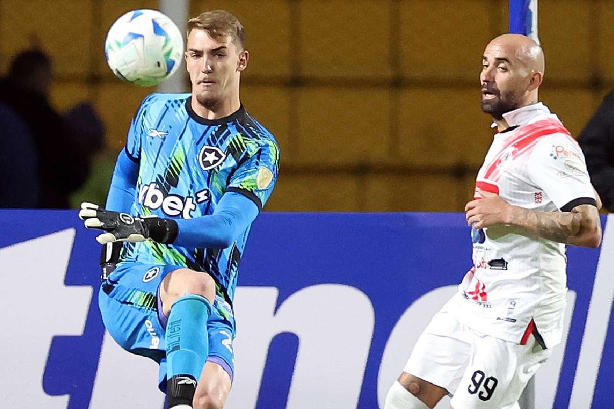 Botafogo: Léo Linck Enfrenta Dificuldades Respiratórias em Jogo na Altitude Boliviana