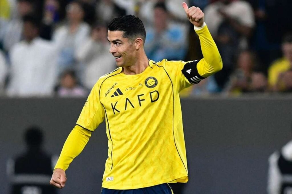 CR7 Brilha com Dois Gols e Al-Nassr Domina Al-Hazem, Assumindo a Liderança na Liga Saudita