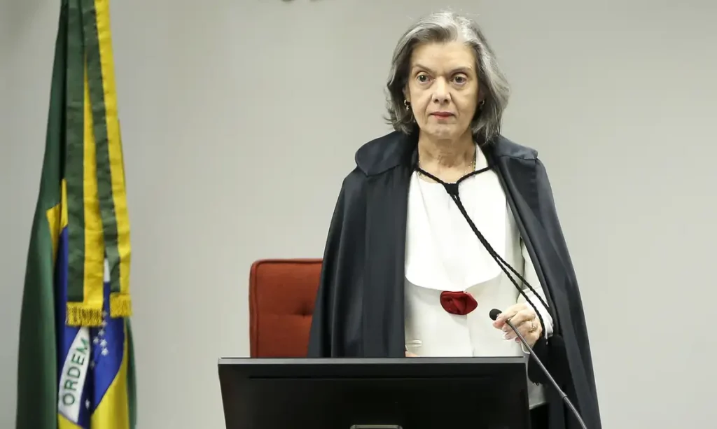 Cármen Lúcia Defende Retorno Presencial na Justiça Eleitoral Durante Reunião sobre Normas de Conduta