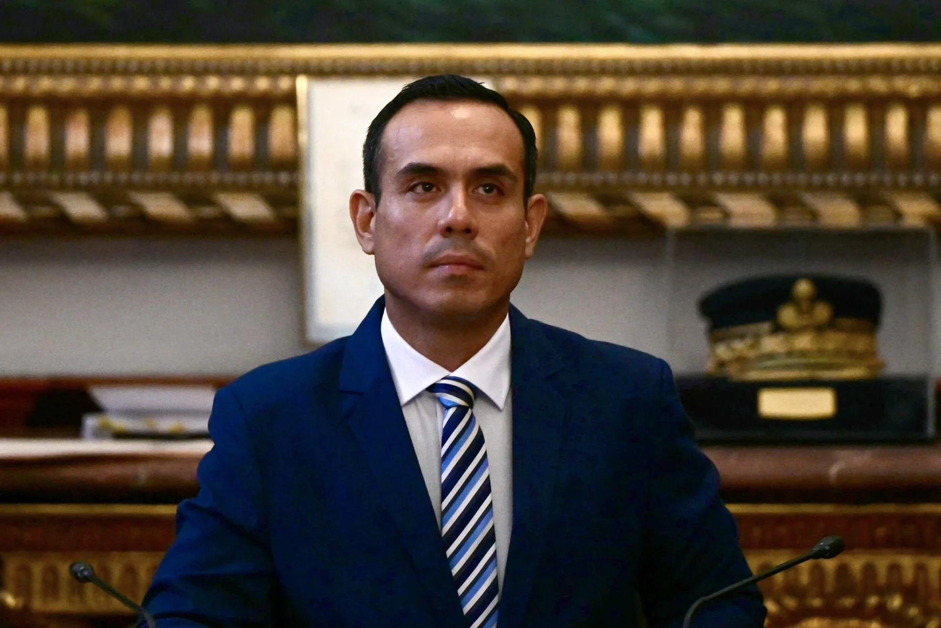 Congresso Peruano Afasta Presidente Interino em Decisão Histórica Após Apenas Quatro Meses de Governo