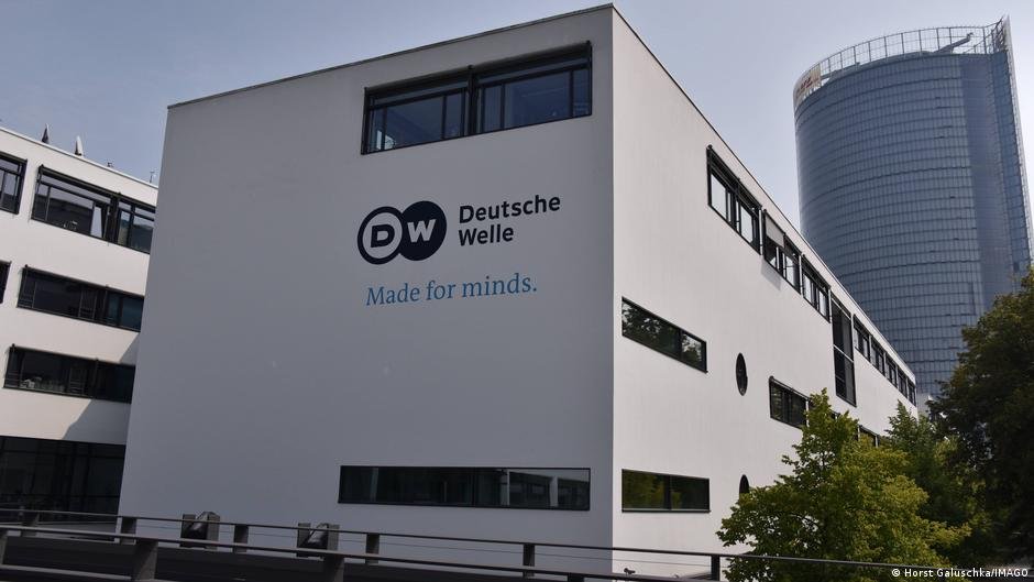 Correspondente da DW Detido na Turquia: Implicações para a Liberdade de Imprensa