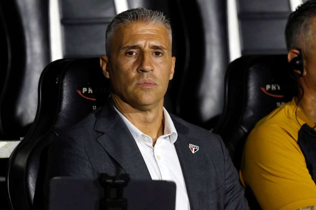 Crespo, Ex-Técnico do São Paulo, Surge como Forte Candidato à Direção do River Plate