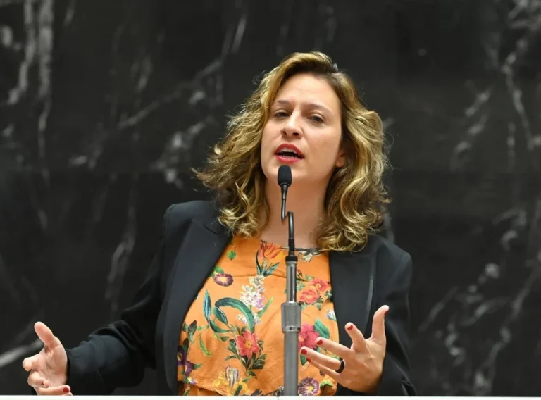 Deputada Solicita Afastamento Imediato de Desembargador do TJMG em Resposta a Denúncias de Abuso