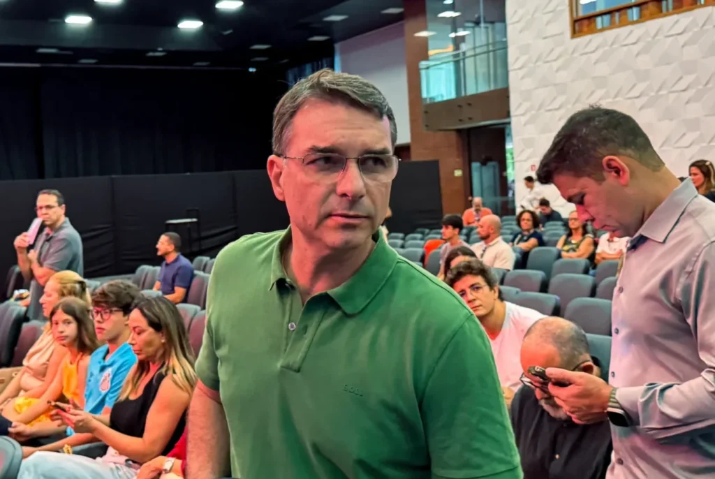 Deputado Move Ação no TSE contra Flávio Bolsonaro por Irregularidades em Propaganda Antecipada