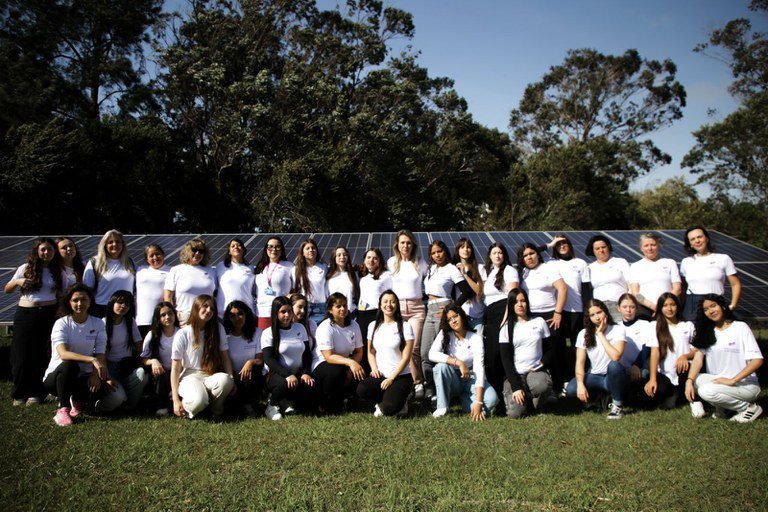 Desafios na Academia: Mulheres Lideram Pós-Graduação, Mas Enfrentam Obstáculos Significativos