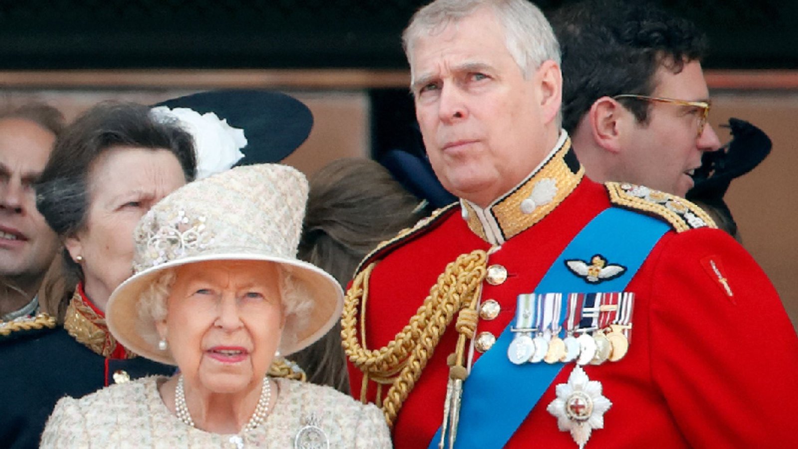 Documentos Revelam: Ex-Príncipe Andrew Compartilhou Informações Confidenciais com Epstein