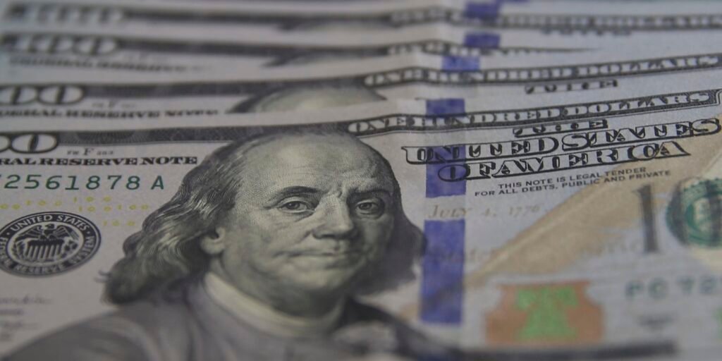Dólar Atinge Menor Cotação em 20 Meses: Fechamento a R$ 5,16 Impacta Mercado Financeiro