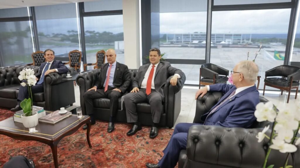 Entenda os Penduricalhos que Estão Colocando Congresso e STF em Conflito: Um Análise Profunda