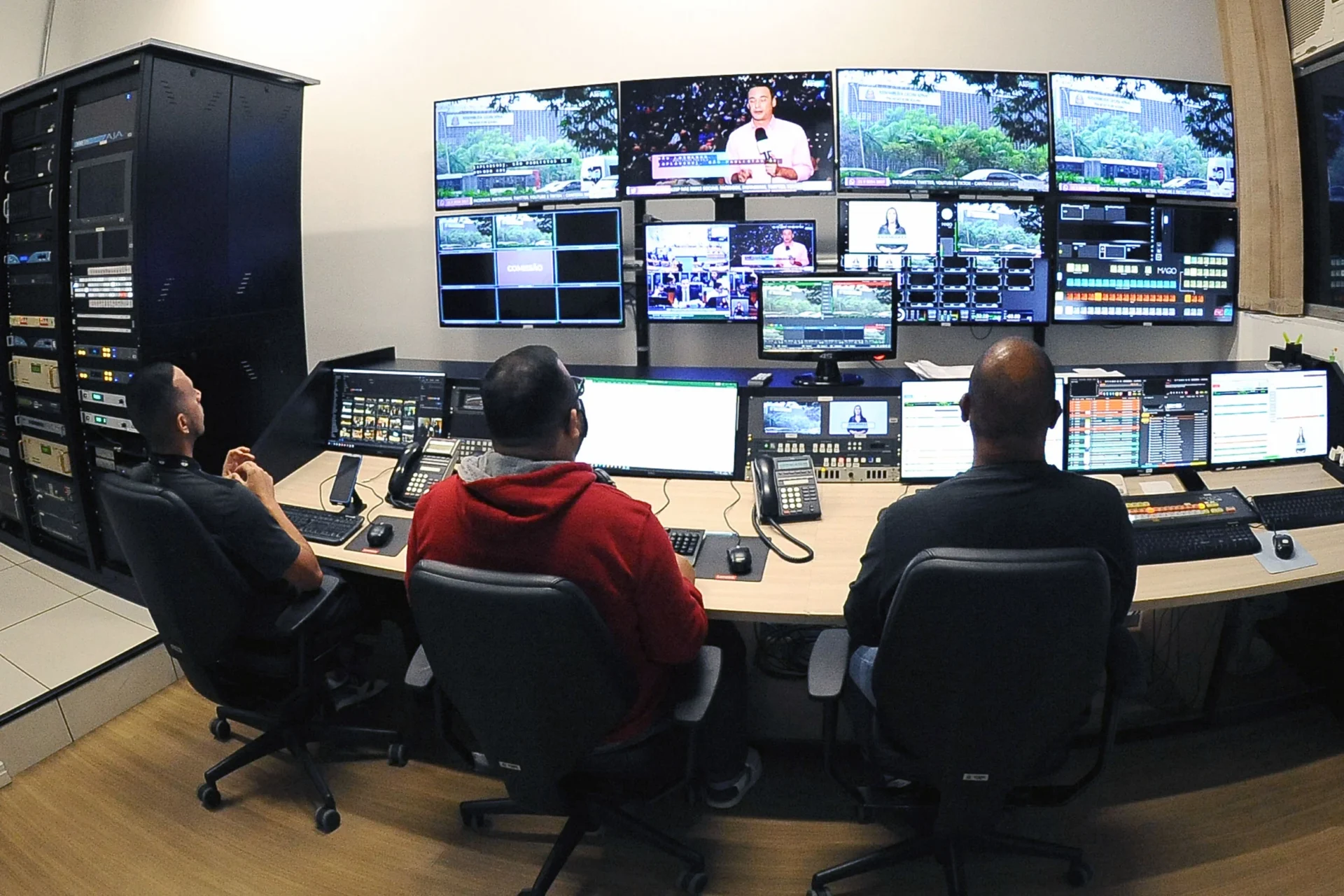 Ex-empregados da TV Alesp Revelam Crise Financeira: Salários Atrasados e Rescisões Inadimplentes em Foco