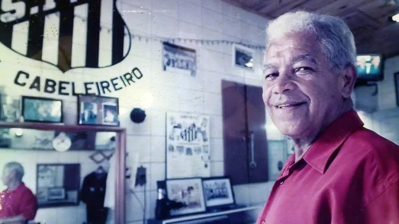 Falece Didi, o icônico barbeiro que esculpiu o estilo inconfundível do Rei Pelé