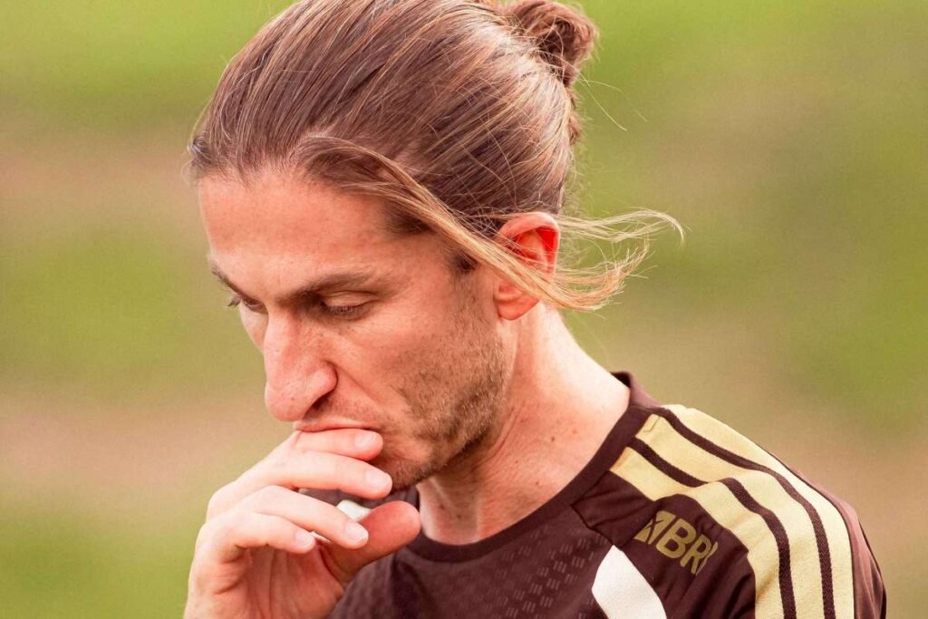 Filipe Luís Enfrenta Desafios e Mantém Apoio no Flamengo: A Persistência do Lateral em Tempos Difíceis
