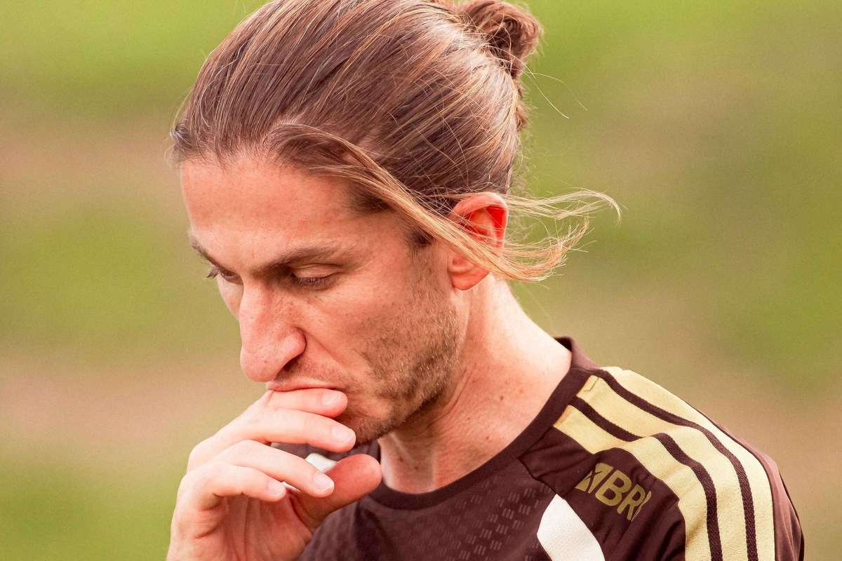 Filipe Luís Enfrenta Desafios e Mantém Apoio no Flamengo: A Persistência do Lateral em Tempos Difíceis