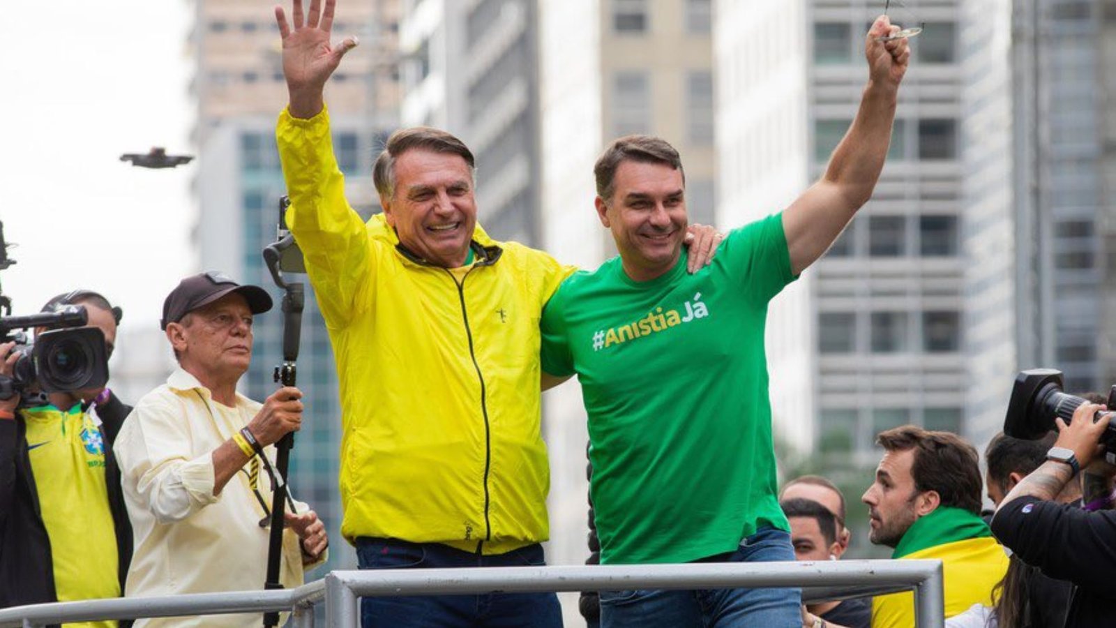 Flávio Bolsonaro Convoca a Direita à Unidade em Meio a Intensos Debates Internos