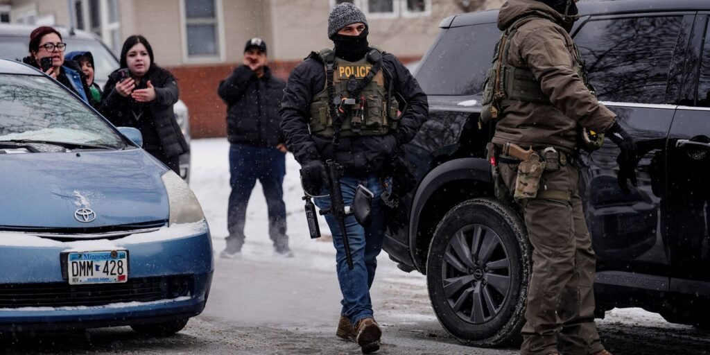 Governo Trump Expande Poderes do ICE, Aumentando Risco para Refugiados nos EUA