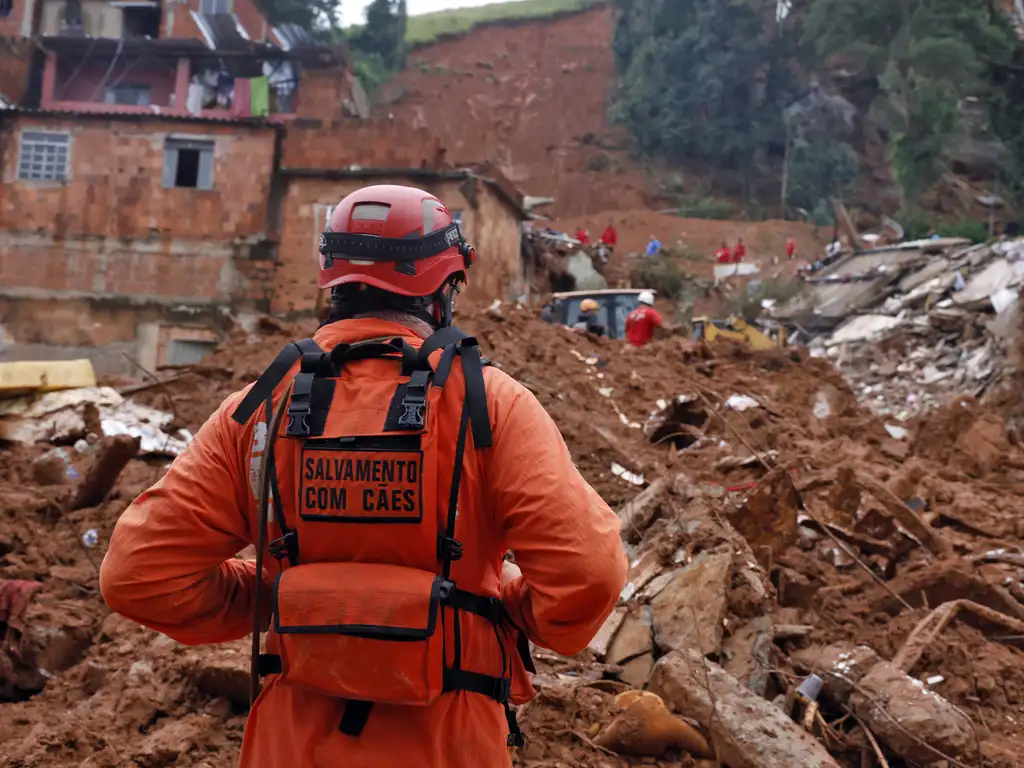 Homem Sobrevive a Deslizamento de Terra em Juiz de Fora Graças à Coragem de Amigo