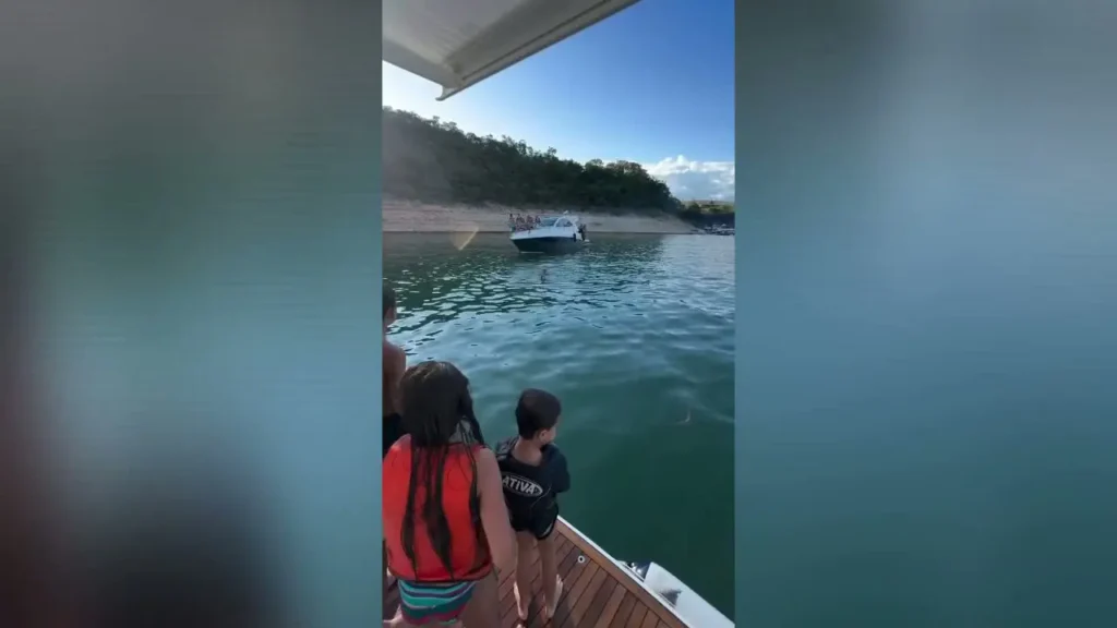Hulk, Atacante do Atlético-MG, Encanta Crianças em Passeio de Barco Durante Férias; Veja o Vídeo!