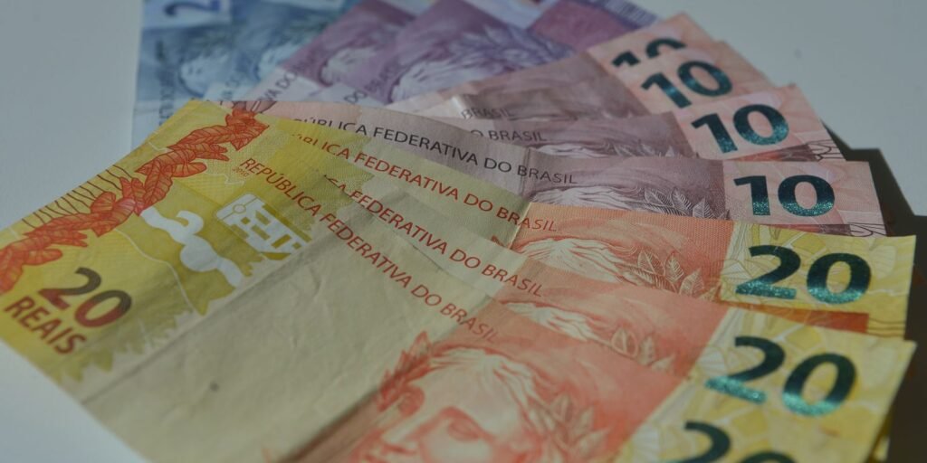 IBGE Revela: Renda Domiciliar Per Capita Atinge R$ 2.316 em 2025, Impactando Economia Brasileira