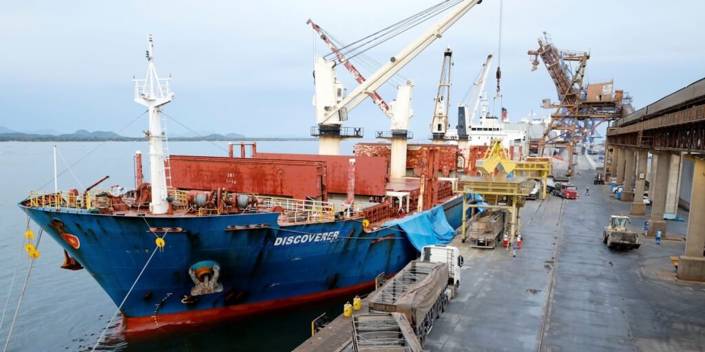 Impacto das Novas Tarifas de Trump: Brasil Registra Redução de 46% nas Exportações para os EUA