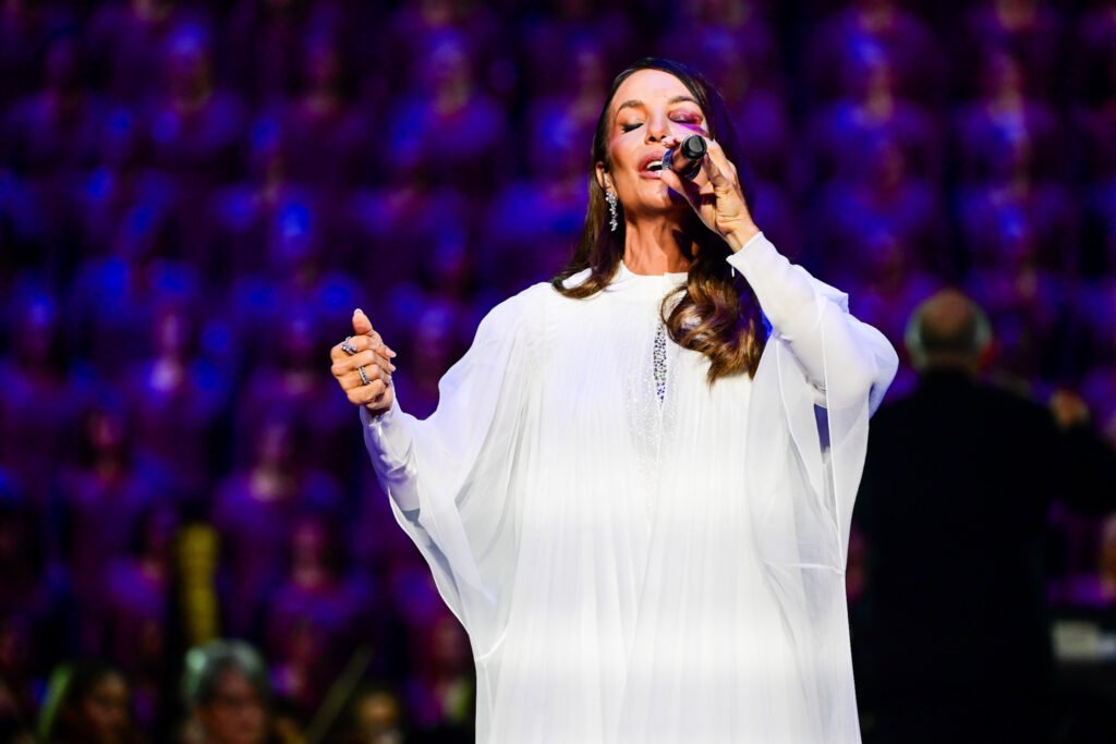 Ivete Sangalo Surpreende ao Voltar aos Palcos com Lesões Faciais Após Acidente Doméstico; Confira Imagens Exclusivas