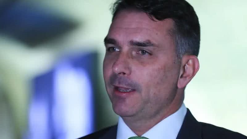 Justiça Delibera Novamente Após Exclusão de Postagens de Flávio Bolsonaro Contra o PT nas Redes Sociais