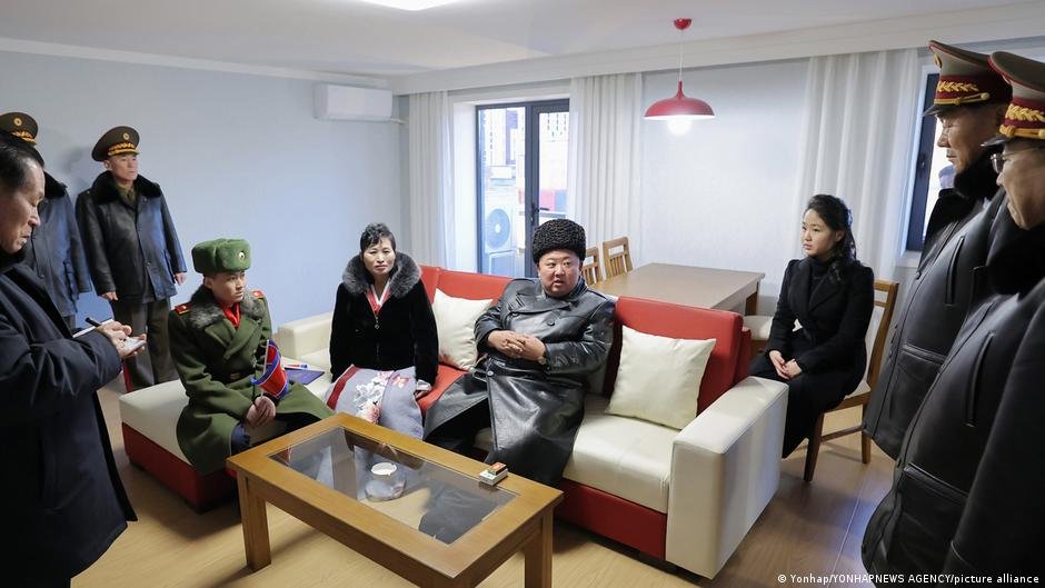 Kim Jong Un Inaugura Complexo Habitacional em Homenagem às Famílias das Vítimas da Ucrânia