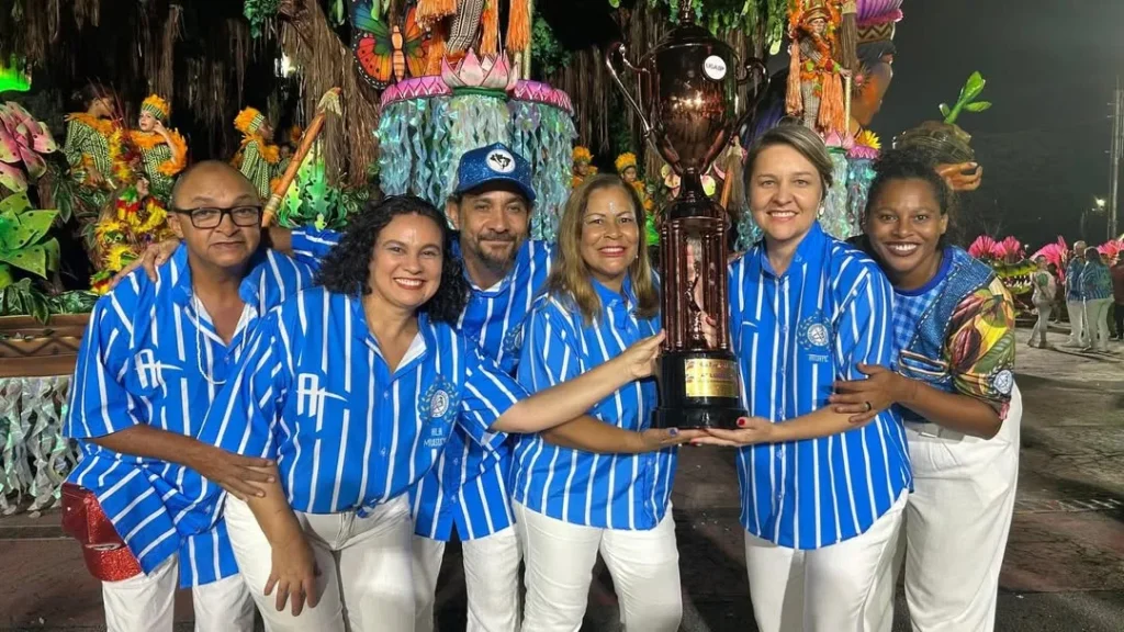 MST Comemora Conquista Coletiva: Acadêmicos do Tatuapé Brilha com 4º Lugar no Desfile das Campeãs