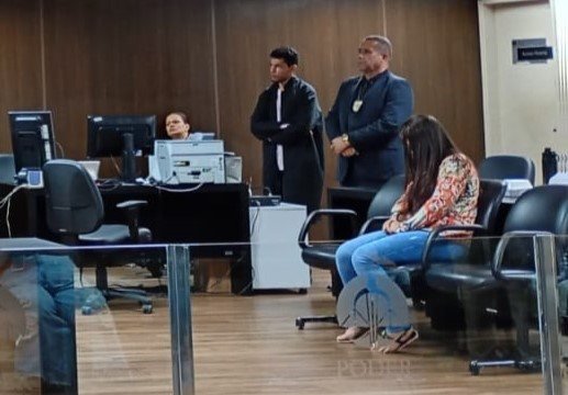 Madrasta Recebe Sentença de 17 Anos por Atirar Enteado de Seis Anos do Quarto Andar em Caso Chocante