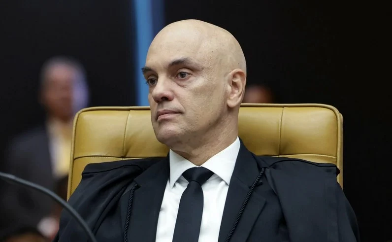 Moraes Ordena Uso de Tornozeleira em Sexto Investigado por Vazamento de Dados: Nova Etapa na Apuração