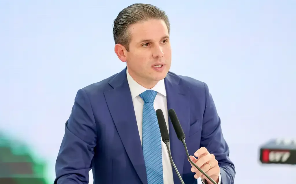 Motta Anuncia Votação da Escala 6x1 em Maio e Traça Paralelo Histórico com a Abolição da Escravidão