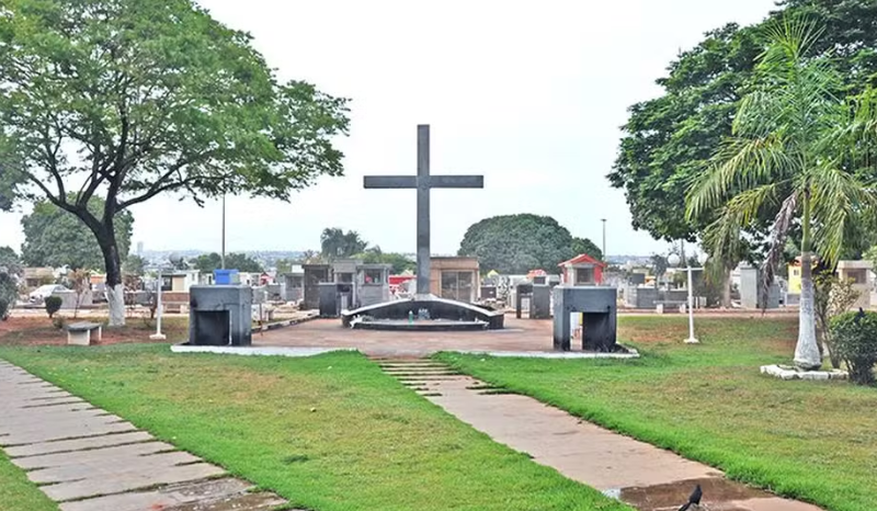 Mulher Enfrenta Noite Sozinha em Cemitério Após Perder Horário de Saída; Confira os Detalhes