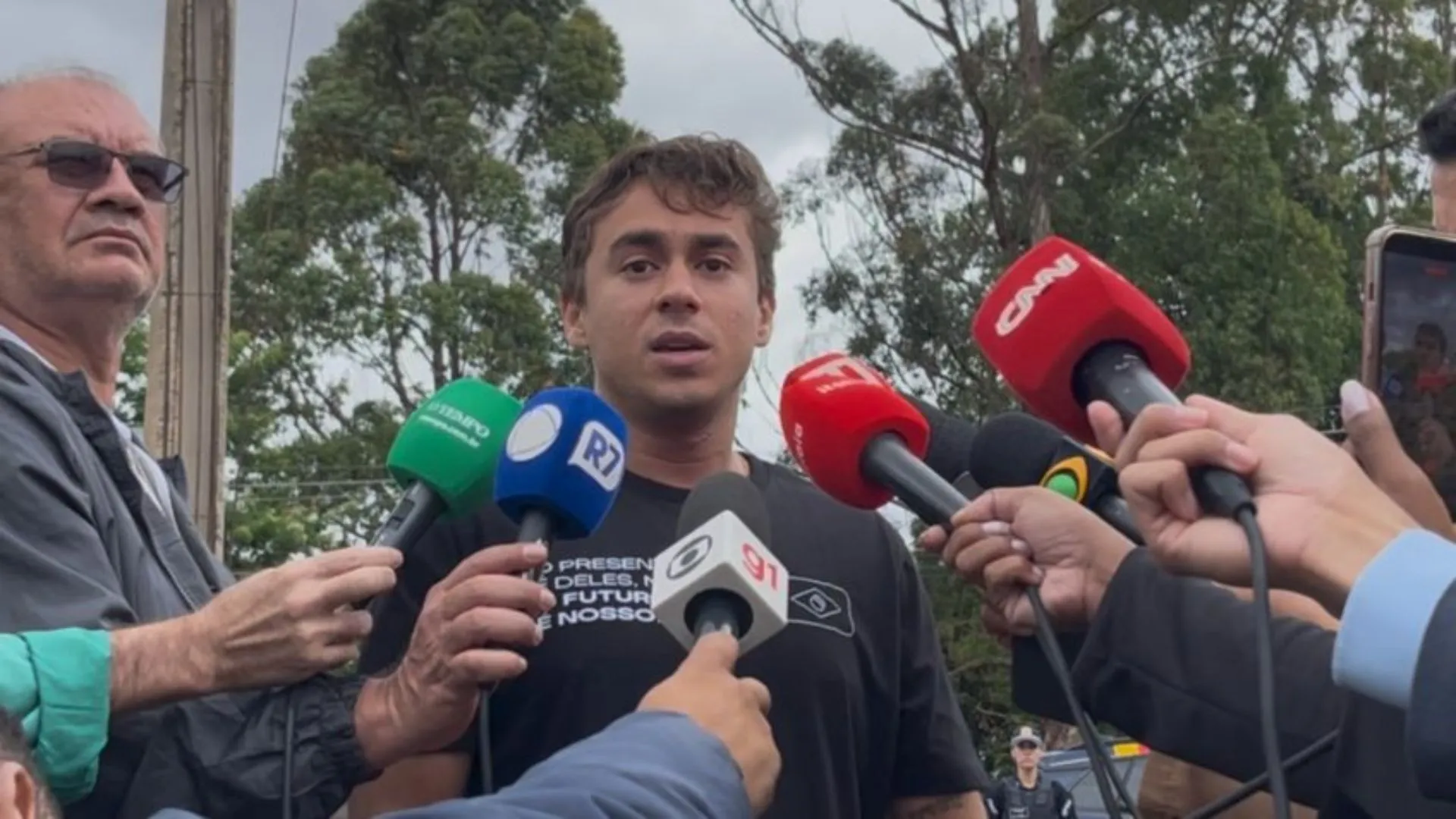 Nikolas Ferreira Revela Preocupações Sobre Saúde Mental de Eduardo Bolsonaro: 'Ele Não Está Bem'