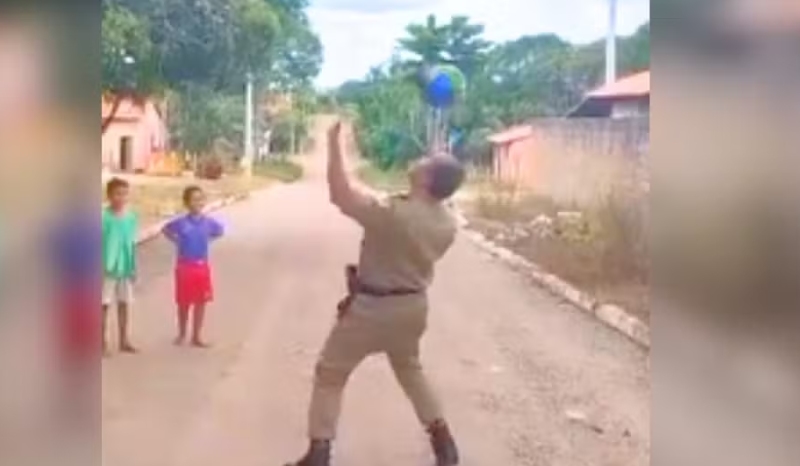 PM Envolvido em Atividades Comunitárias: Jogo de Futebol e 'Embaixadinhas' com Crianças Promovem Integração