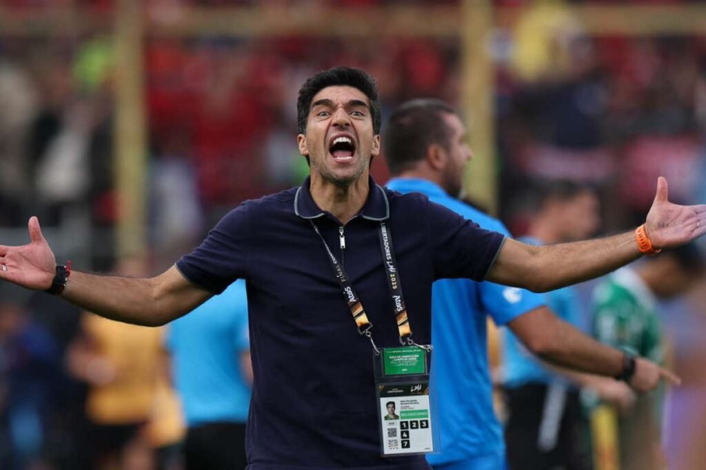 Palmeiras e Abel recebem multas severas por infrações na final da Libertadores: Entenda os detalhes e as repercussões