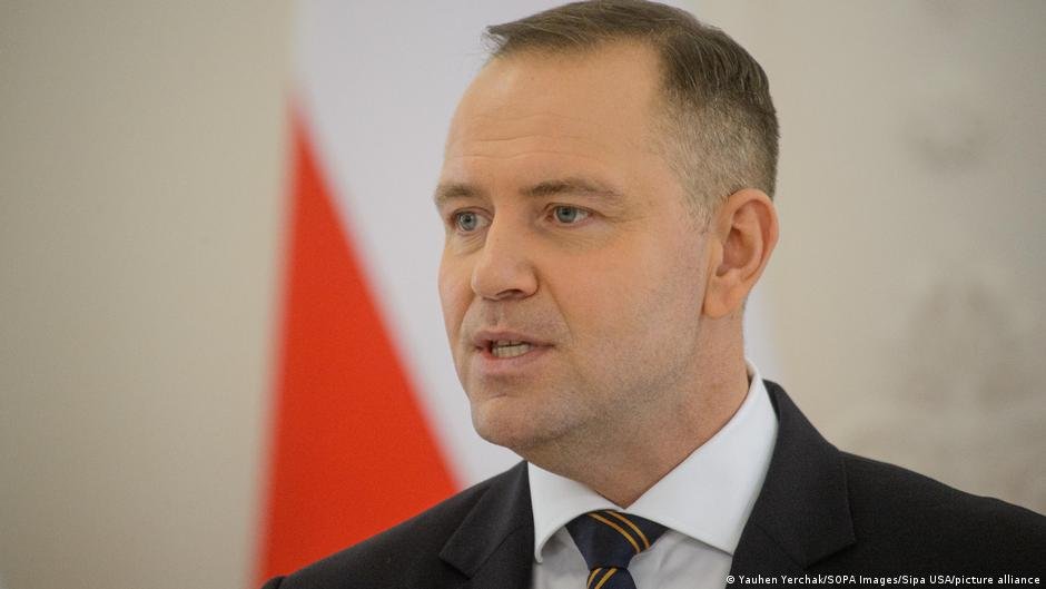 Polônia Avalia Possibilidade de Armamento Nuclear em Resposta à Ameaça da Rússia