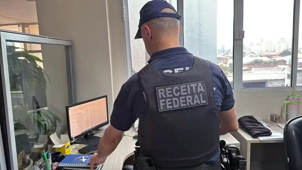 Receita Federal Investiga Possível Vazamento de Dados Sigilosos por Servidor Público