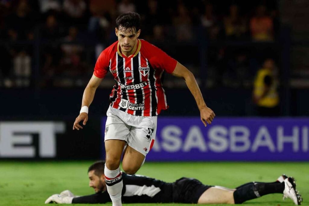 São Paulo Encerra Invencibilidade do Bragantino e Avança para a Semifinal do Paulistão