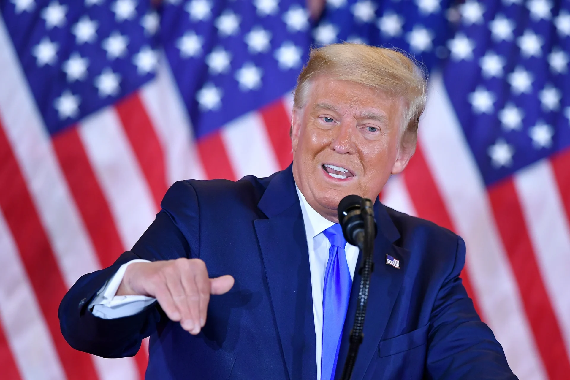 Suprema Corte Anula Aumento de Tarifas, Impactando Estratégia Econômica do Governo Trump