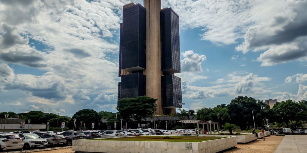 Taxas de Juros Aumentam em Janeiro: Impactos Diretos nas Finanças de Famílias e Empresas, Revela Banco Central