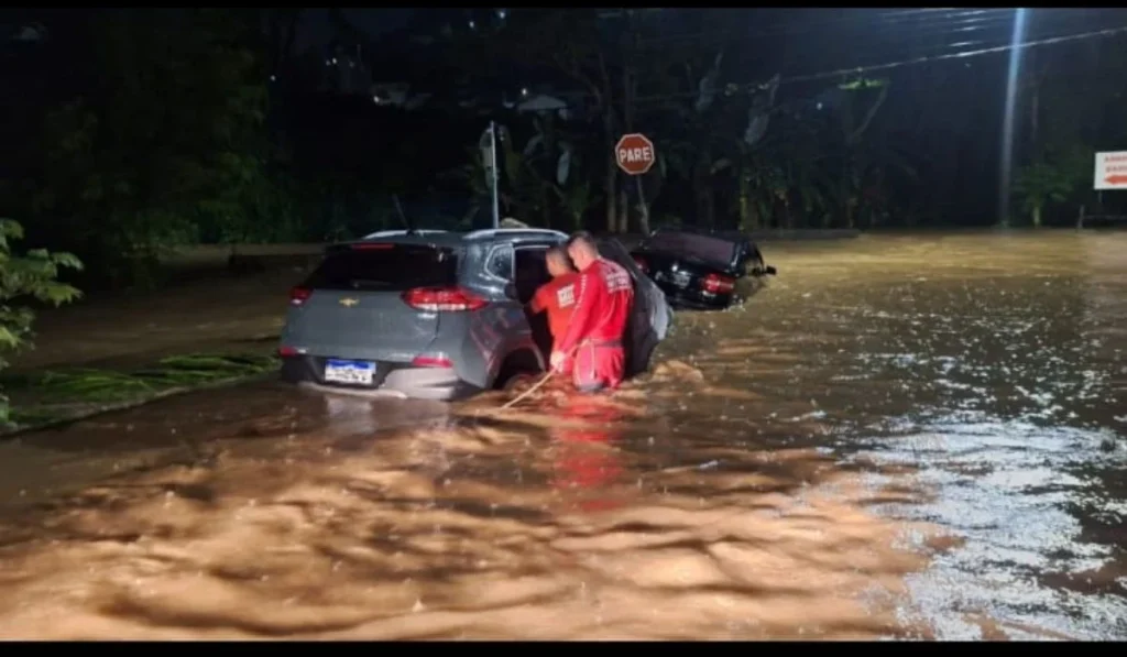 Tempestades em Minas Gerais: 22 Vítimas em Juiz de Fora e Ubá, Enquanto São Paulo Registra 19 Mortes desde Dezembro