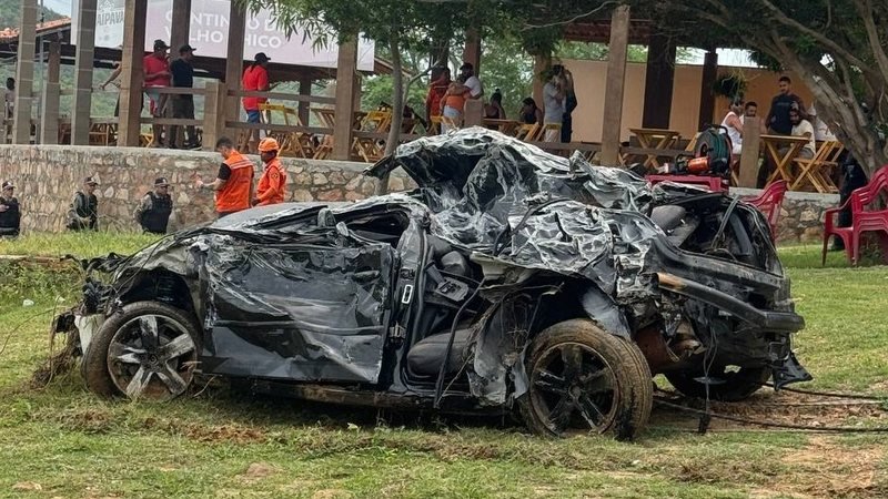 Tragédia em Piranhas: Corpo de Mulher é Encontrado em Veículo Arrastado por Correnteza; Operações de Busca Prosseguem