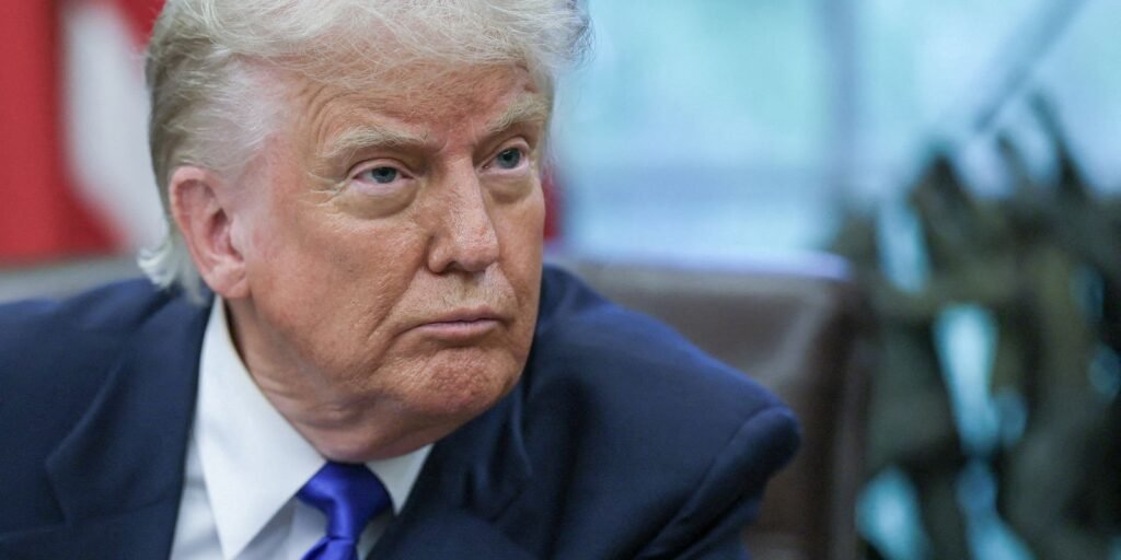 Trump Anuncia Novas Estratégias Rigorosas para Aumento de Tarifas: Impactos e Repercussões no Comércio Internacional