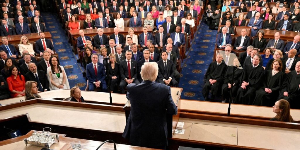 Trump Declara Início de uma 'Era de Ouro' em Discurso Impactante sobre o Estado da União