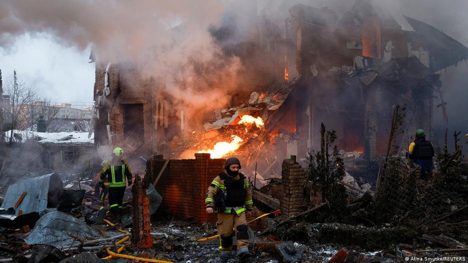 Ucrânia Enfrenta Ofensiva Agressiva a Poucos Dias do Aniversário de Quatro Anos de Conflito Armado