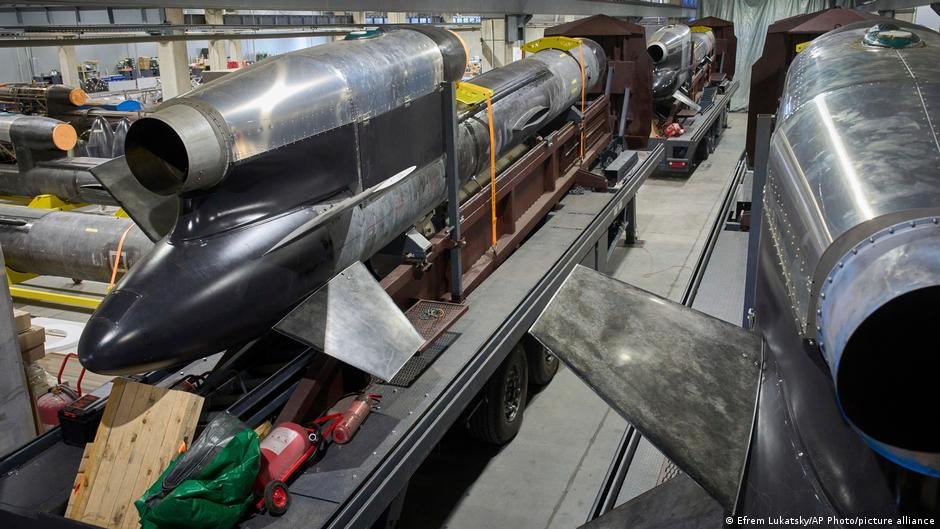 Ucrânia Realiza Ataque Estratégico a Fábrica de Mísseis na Rússia: Implicações para Conflito e Segurança Regional