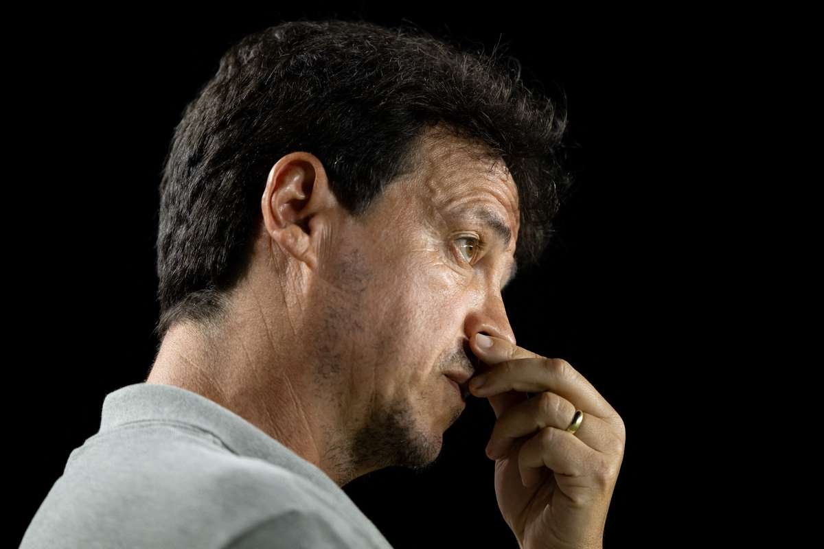 Vasco Encerra Ciclo de Fernando Diniz: Entenda os Motivos da Demissão e os Próximos Passos do Clube